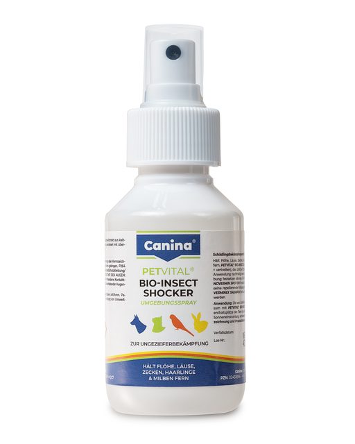 Freigestellte Sprühflasche PETVITAL Bio-Insect Shocker von Canina auf Reinweiß